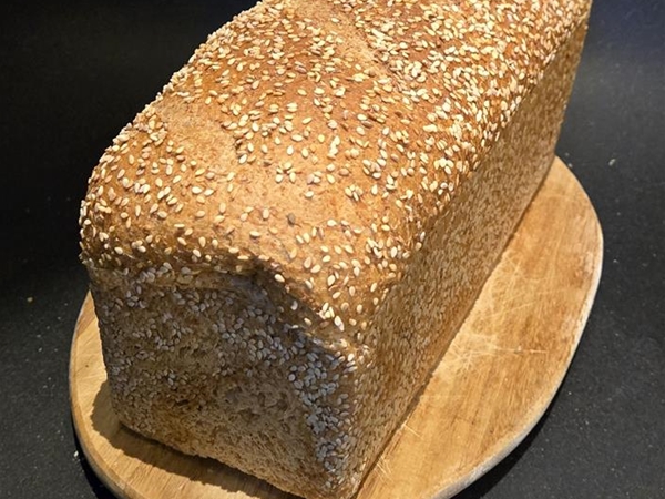 Volkoren sesam&nbsp;half gesneden