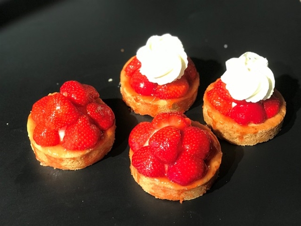 Aardbeientartelette met slagroom